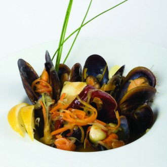 MUSSELS IN WHITE WINE